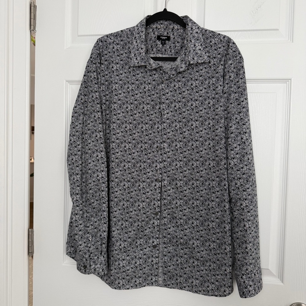 Express Monochrome Floral Button-Up Shirt